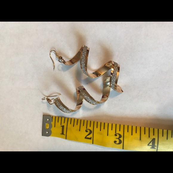 Costume jewelry long spiral dangle hook earrings - Picture 3 of 3